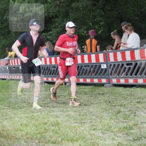 21.06.2025 - 27. Vierlanden-Triathlon KatJ http://msf.ph/oto/8023286 15.06.2025 13:23:14 Ziel 160, 714, 738 meine-sportfotos.de