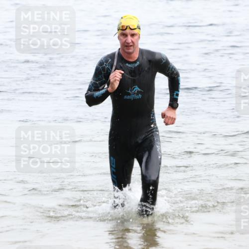 15.06.2025 - 27. Vierlanden-Triathlon Lena Gebhardt http://msf.ph/oto/8023287 15.06.2025 10:52:24 Schwimmen 652, 682, 759 meine-sportfotos.de