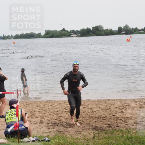 21.06.2025 - 27. Vierlanden-Triathlon MichiJ http://msf.ph/oto/8023296 15.06.2026 10:53:59 Schwimmen 650, 757 meine-sportfotos.de