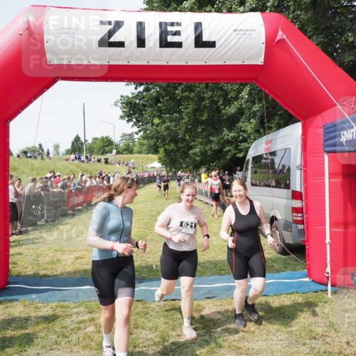 21.06.2025 - 27. Vierlanden-Triathlon MichiJ http://msf.ph/oto/8023297 15.06.2026 11:39:10 Ziel 621 meine-sportfotos.de