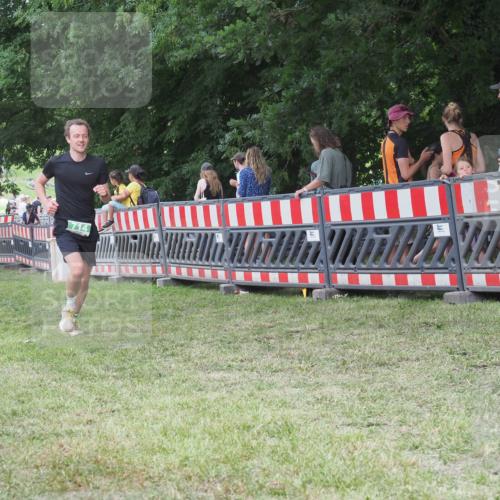 21.06.2025 - 27. Vierlanden-Triathlon KatJ http://msf.ph/oto/8023303 15.06.2025 13:23:16 Ziel 102, 160, 714, 738 meine-sportfotos.de