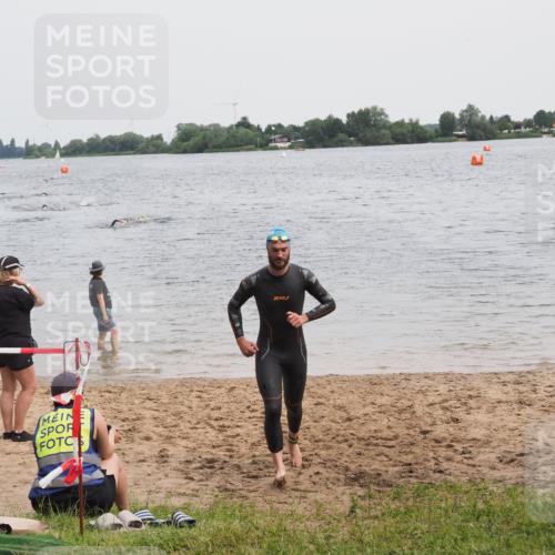 21.06.2025 - 27. Vierlanden-Triathlon MichiJ http://msf.ph/oto/8023305 15.06.2026 10:53:59 Schwimmen 650, 757 meine-sportfotos.de