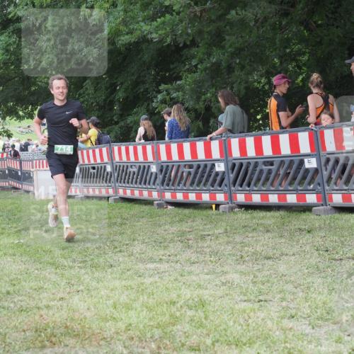 21.06.2025 - 27. Vierlanden-Triathlon KatJ http://msf.ph/oto/8023310 15.06.2025 13:23:16 Ziel 102, 160, 714, 738 meine-sportfotos.de