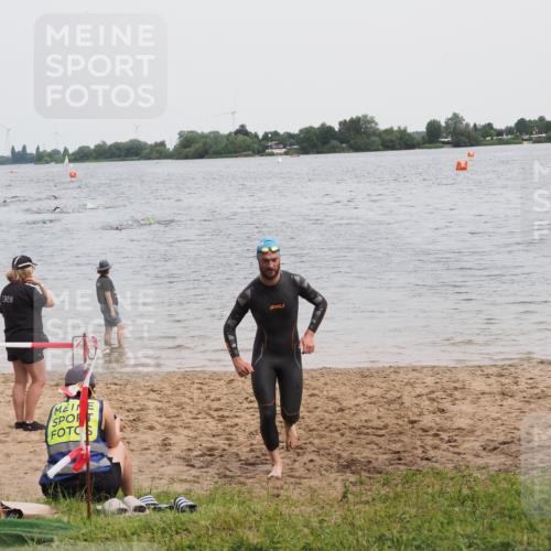 21.06.2025 - 27. Vierlanden-Triathlon MichiJ http://msf.ph/oto/8023313 15.06.2026 10:53:59 Schwimmen 650, 757 meine-sportfotos.de