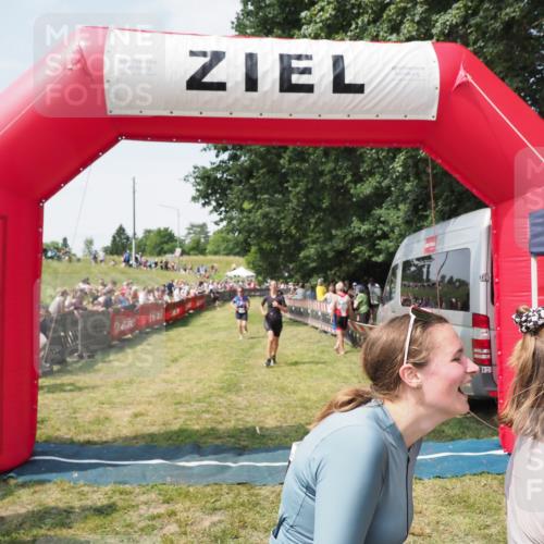 21.06.2025 - 27. Vierlanden-Triathlon MichiJ http://msf.ph/oto/8023325 15.06.2026 11:39:14 Ziel 489, 536, 621 meine-sportfotos.de