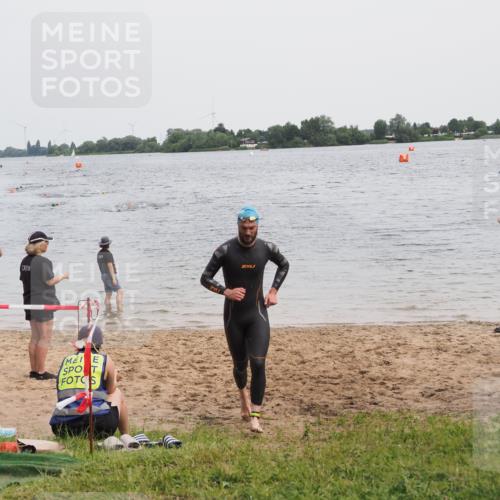 21.06.2025 - 27. Vierlanden-Triathlon MichiJ http://msf.ph/oto/8023331 15.06.2026 10:53:59 Schwimmen 650, 757 meine-sportfotos.de