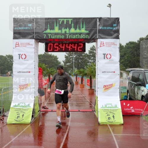 15.06.2025 - 7 Türme Triathlon Michael Strokosch http://msf.ph/oto/8023367 15.06.2025 15:44:42 Ziel 274, 296 meine-sportfotos.de