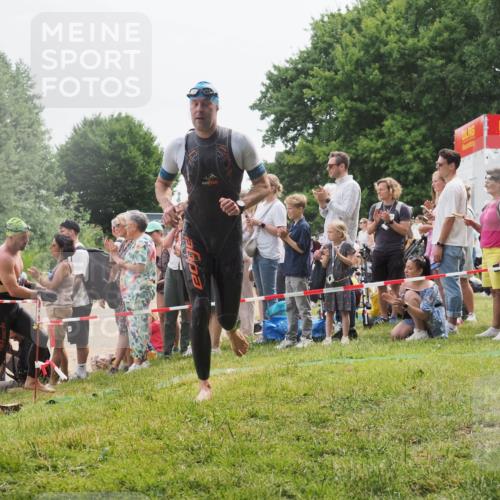 15.06.2025 - 27. Vierlanden-Triathlon KatJ http://msf.ph/oto/8023376 15.06.2025 10:56:22 Schwimmen 702, 716, 730 meine-sportfotos.de