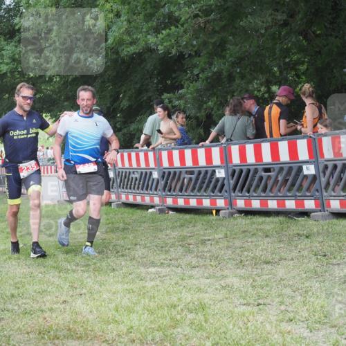 21.06.2025 - 27. Vierlanden-Triathlon KatJ http://msf.ph/oto/8023386 15.06.2025 13:23:25 Ziel 102, 235 meine-sportfotos.de