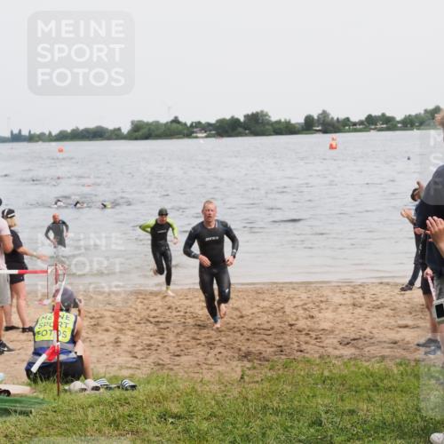 21.06.2025 - 27. Vierlanden-Triathlon MichiJ http://msf.ph/oto/8023387 15.06.2026 10:54:35 Schwimmen 695, 715, 749 meine-sportfotos.de