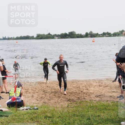 21.06.2025 - 27. Vierlanden-Triathlon MichiJ http://msf.ph/oto/8023396 15.06.2026 10:54:35 Schwimmen 695, 715, 749 meine-sportfotos.de