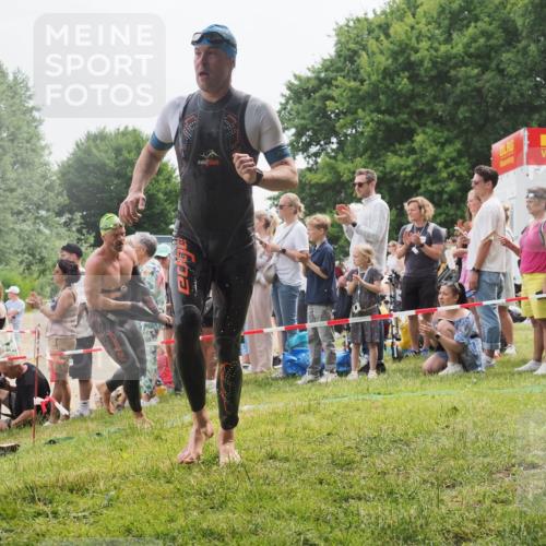 15.06.2025 - 27. Vierlanden-Triathlon KatJ http://msf.ph/oto/8023400 15.06.2025 10:56:23 Schwimmen 702, 716, 730 meine-sportfotos.de