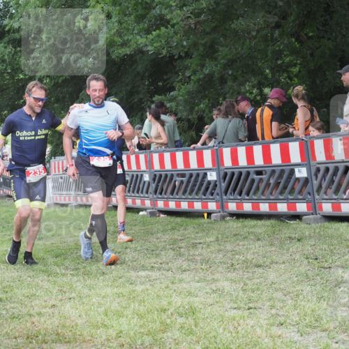 21.06.2025 - 27. Vierlanden-Triathlon KatJ http://msf.ph/oto/8023403 15.06.2025 13:23:25 Ziel 102, 235 meine-sportfotos.de