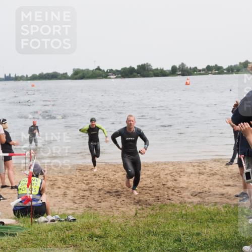 21.06.2025 - 27. Vierlanden-Triathlon MichiJ http://msf.ph/oto/8023413 15.06.2026 10:54:35 Schwimmen 695, 715, 749 meine-sportfotos.de