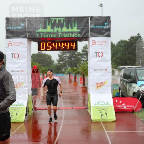15.06.2025 - 7 Türme Triathlon Michael Strokosch http://msf.ph/oto/8023415 15.06.2025 15:44:43 Ziel 274, 296 meine-sportfotos.de