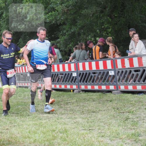 21.06.2025 - 27. Vierlanden-Triathlon KatJ http://msf.ph/oto/8023417 15.06.2025 13:23:26 Ziel 102, 235 meine-sportfotos.de