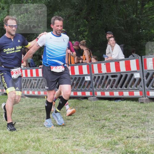 21.06.2025 - 27. Vierlanden-Triathlon KatJ http://msf.ph/oto/8023430 15.06.2025 13:23:26 Ziel 102, 235 meine-sportfotos.de