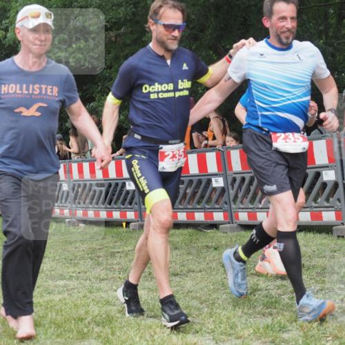 21.06.2025 - 27. Vierlanden-Triathlon KatJ http://msf.ph/oto/8023438 15.06.2025 13:23:27 Ziel 102, 235 meine-sportfotos.de