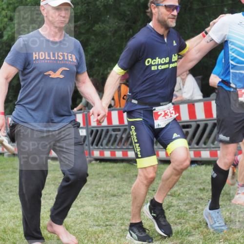 21.06.2025 - 27. Vierlanden-Triathlon KatJ http://msf.ph/oto/8023448 15.06.2025 13:23:27 Ziel 102, 235 meine-sportfotos.de