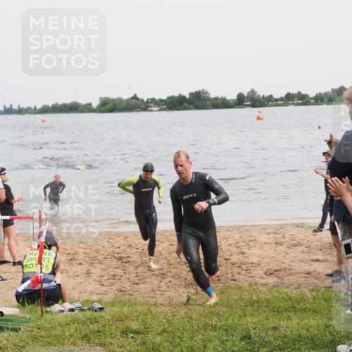 21.06.2025 - 27. Vierlanden-Triathlon MichiJ http://msf.ph/oto/8023457 15.06.2026 10:54:36 Schwimmen 695, 713, 715, 749 meine-sportfotos.de
