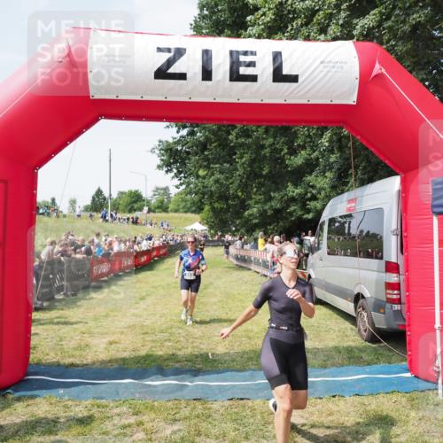 21.06.2025 - 27. Vierlanden-Triathlon MichiJ http://msf.ph/oto/8023466 15.06.2026 11:39:16 Ziel 489, 536, 621 meine-sportfotos.de