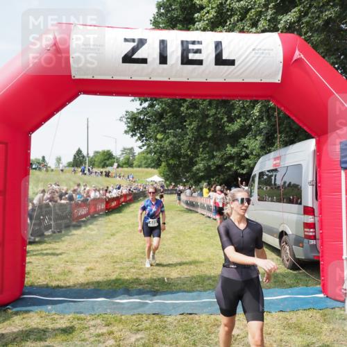 21.06.2025 - 27. Vierlanden-Triathlon MichiJ http://msf.ph/oto/8023471 15.06.2026 11:39:17 Ziel 489, 536 meine-sportfotos.de
