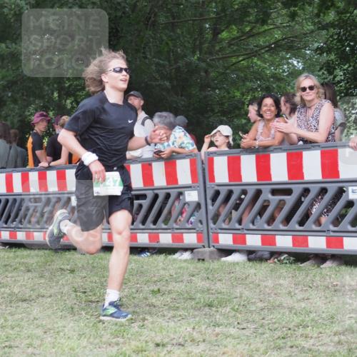 21.06.2025 - 27. Vierlanden-Triathlon KatJ http://msf.ph/oto/8023514 15.06.2025 13:24:30 Ziel 636, 747, 846 meine-sportfotos.de