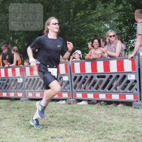 21.06.2025 - 27. Vierlanden-Triathlon KatJ http://msf.ph/oto/8023523 15.06.2025 13:24:31 Ziel 636, 747, 846 meine-sportfotos.de