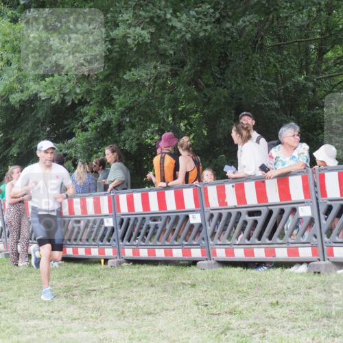 21.06.2025 - 27. Vierlanden-Triathlon KatJ http://msf.ph/oto/8023547 15.06.2025 13:24:33 Ziel 636, 846 meine-sportfotos.de