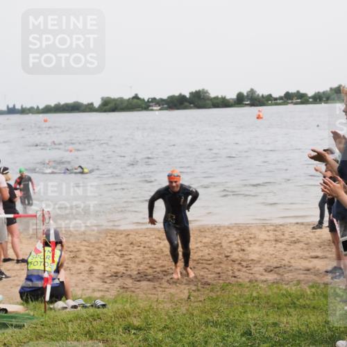 21.06.2025 - 27. Vierlanden-Triathlon MichiJ http://msf.ph/oto/8023574 15.06.2026 10:54:40 Schwimmen 695, 713, 715, 749 meine-sportfotos.de