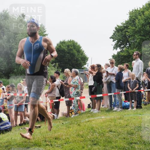 15.06.2025 - 27. Vierlanden-Triathlon KatJ http://msf.ph/oto/8023592 15.06.2025 10:56:44 Schwimmen 685, 691, 764 meine-sportfotos.de