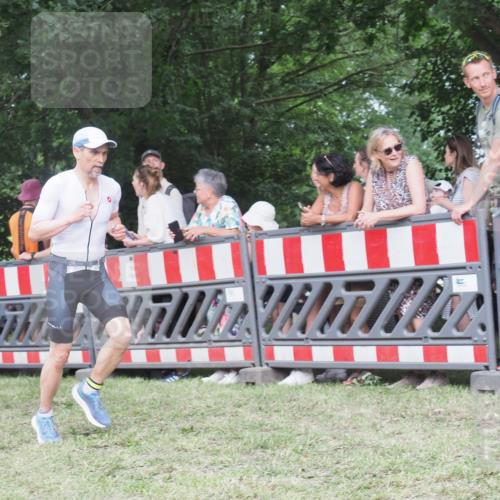 21.06.2025 - 27. Vierlanden-Triathlon KatJ http://msf.ph/oto/8023596 15.06.2025 13:24:34 Ziel 636, 846 meine-sportfotos.de