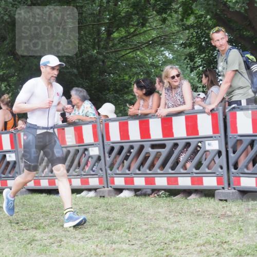 21.06.2025 - 27. Vierlanden-Triathlon KatJ http://msf.ph/oto/8023605 15.06.2025 13:24:34 Ziel 636, 846 meine-sportfotos.de