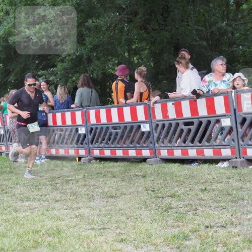 21.06.2025 - 27. Vierlanden-Triathlon KatJ http://msf.ph/oto/8023615 15.06.2025 13:24:37 Ziel 636 meine-sportfotos.de
