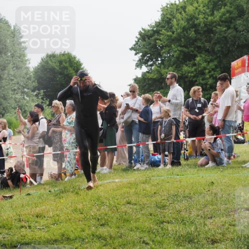 15.06.2025 - 27. Vierlanden-Triathlon KatJ http://msf.ph/oto/8023628 15.06.2025 10:56:49 Schwimmen 642, 651, 685, 691, 755 meine-sportfotos.de