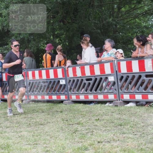 21.06.2025 - 27. Vierlanden-Triathlon KatJ http://msf.ph/oto/8023633 15.06.2025 13:24:37 Ziel 636 meine-sportfotos.de
