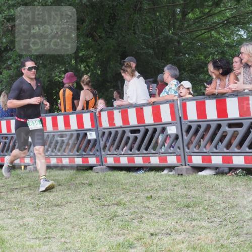 21.06.2025 - 27. Vierlanden-Triathlon KatJ http://msf.ph/oto/8023639 15.06.2025 13:24:37 Ziel 636 meine-sportfotos.de