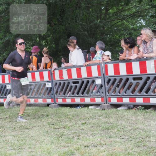 21.06.2025 - 27. Vierlanden-Triathlon KatJ http://msf.ph/oto/8023647 15.06.2025 13:24:38 Ziel 636, 953 meine-sportfotos.de