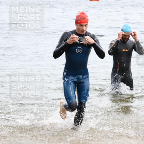 15.06.2025 - 27. Vierlanden-Triathlon Lena Gebhardt http://msf.ph/oto/8023667 15.06.2025 10:53:50 Schwimmen 650, 726, 757 meine-sportfotos.de