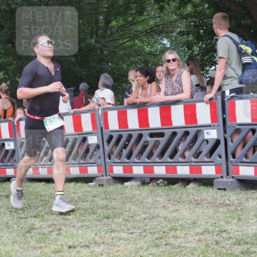 21.06.2025 - 27. Vierlanden-Triathlon KatJ http://msf.ph/oto/8023670 15.06.2025 13:24:38 Ziel 636, 953 meine-sportfotos.de