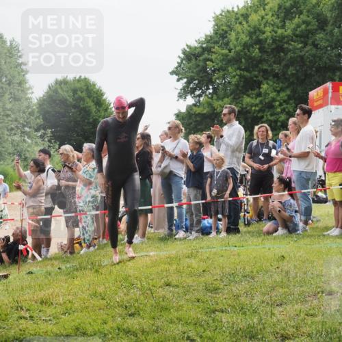 15.06.2025 - 27. Vierlanden-Triathlon KatJ http://msf.ph/oto/8023704 15.06.2025 10:56:52 Schwimmen 642, 651, 685, 688, 691, 755 meine-sportfotos.de