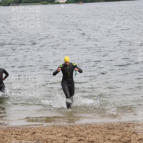21.06.2025 - 27. Vierlanden-Triathlon MichiJ http://msf.ph/oto/8023706 15.06.2026 10:54:52 Schwimmen 677, 713, 744, 761 meine-sportfotos.de