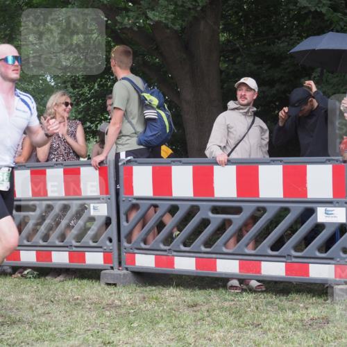 21.06.2025 - 27. Vierlanden-Triathlon KatJ http://msf.ph/oto/8023708 15.06.2025 13:25:04 Ziel 766 meine-sportfotos.de