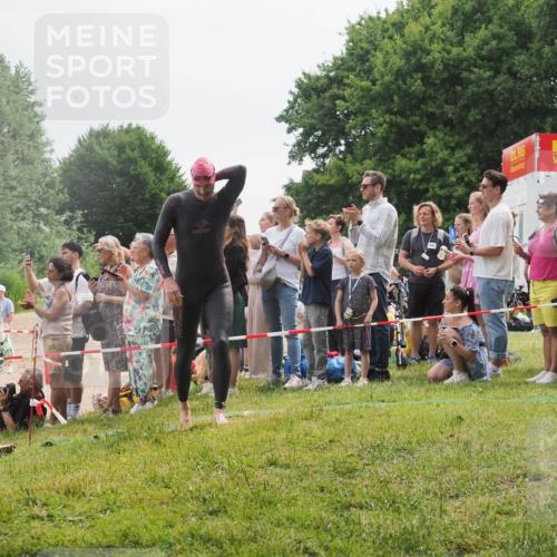15.06.2025 - 27. Vierlanden-Triathlon KatJ http://msf.ph/oto/8023714 15.06.2025 10:56:52 Schwimmen 642, 651, 685, 688, 691, 755 meine-sportfotos.de