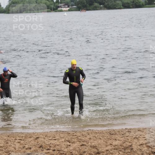 21.06.2025 - 27. Vierlanden-Triathlon MichiJ http://msf.ph/oto/8023737 15.06.2026 10:54:52 Schwimmen 677, 713, 744, 761 meine-sportfotos.de