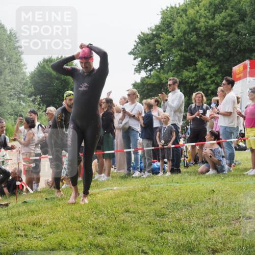 15.06.2025 - 27. Vierlanden-Triathlon KatJ http://msf.ph/oto/8023745 15.06.2025 10:56:53 Schwimmen 642, 651, 688, 691, 755 meine-sportfotos.de