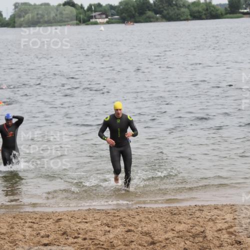 21.06.2025 - 27. Vierlanden-Triathlon MichiJ http://msf.ph/oto/8023746 15.06.2026 10:54:52 Schwimmen 677, 713, 744, 761 meine-sportfotos.de