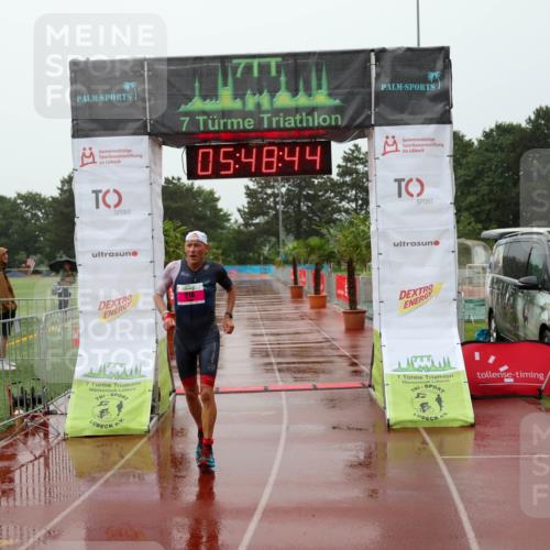 15.06.2025 - 7 Türme Triathlon Michael Strokosch http://msf.ph/oto/8023748 15.06.2025 15:48:43 Ziel 216 meine-sportfotos.de