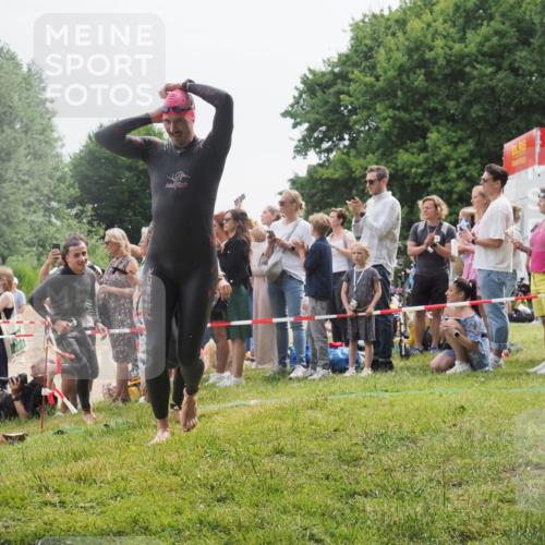 15.06.2025 - 27. Vierlanden-Triathlon KatJ http://msf.ph/oto/8023749 15.06.2025 10:56:53 Schwimmen 642, 651, 688, 691, 755 meine-sportfotos.de