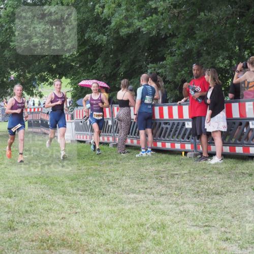 21.06.2025 - 27. Vierlanden-Triathlon KatJ http://msf.ph/oto/8023750 15.06.2025 13:25:15 Ziel 658, 1065, 1066, 1067 meine-sportfotos.de